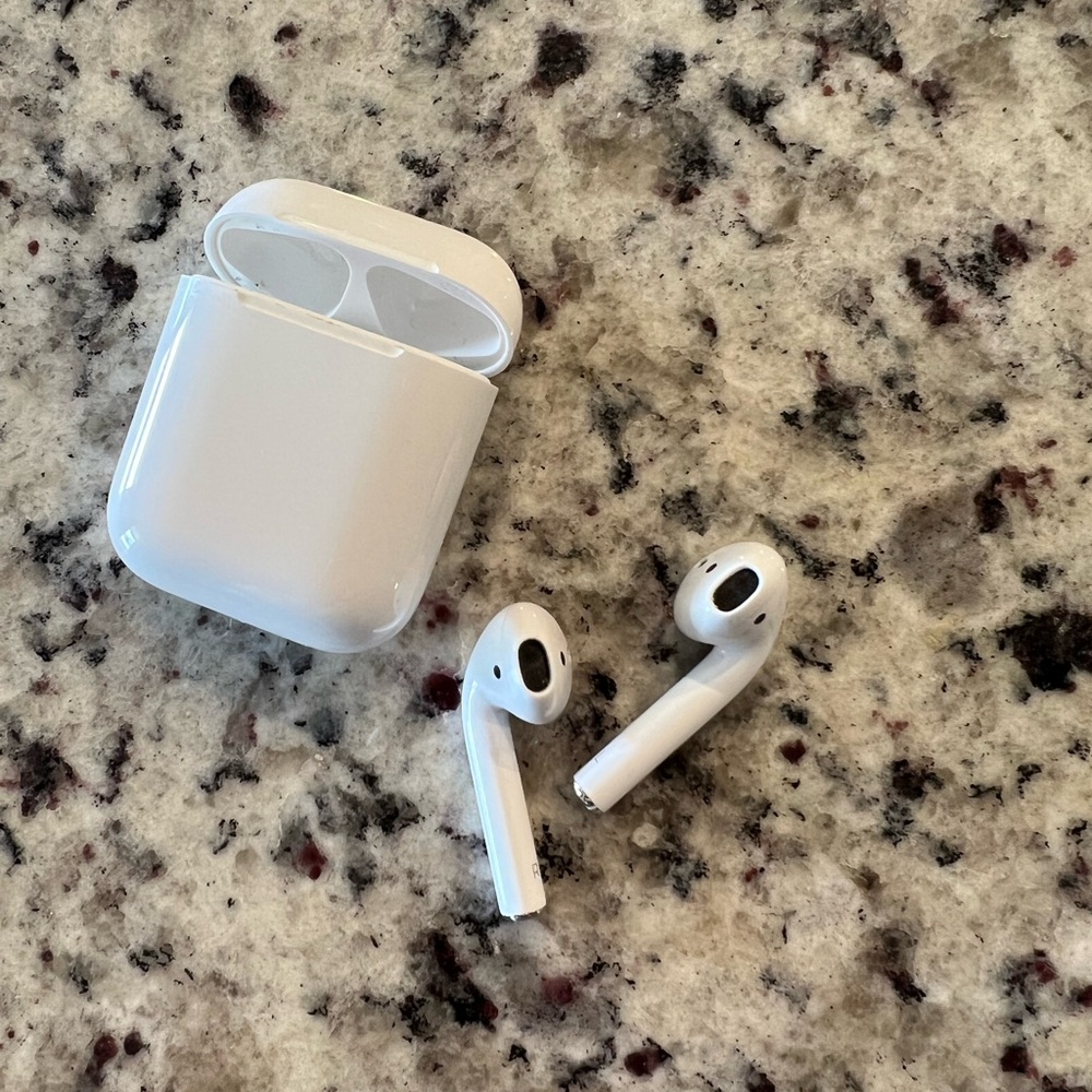 Second GEN Apple AirPods